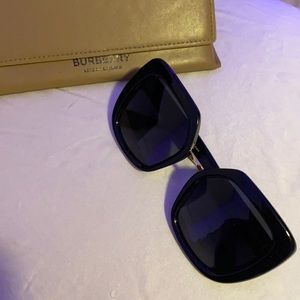 Burberry Sunglasses Glasses (Like New) only worn once